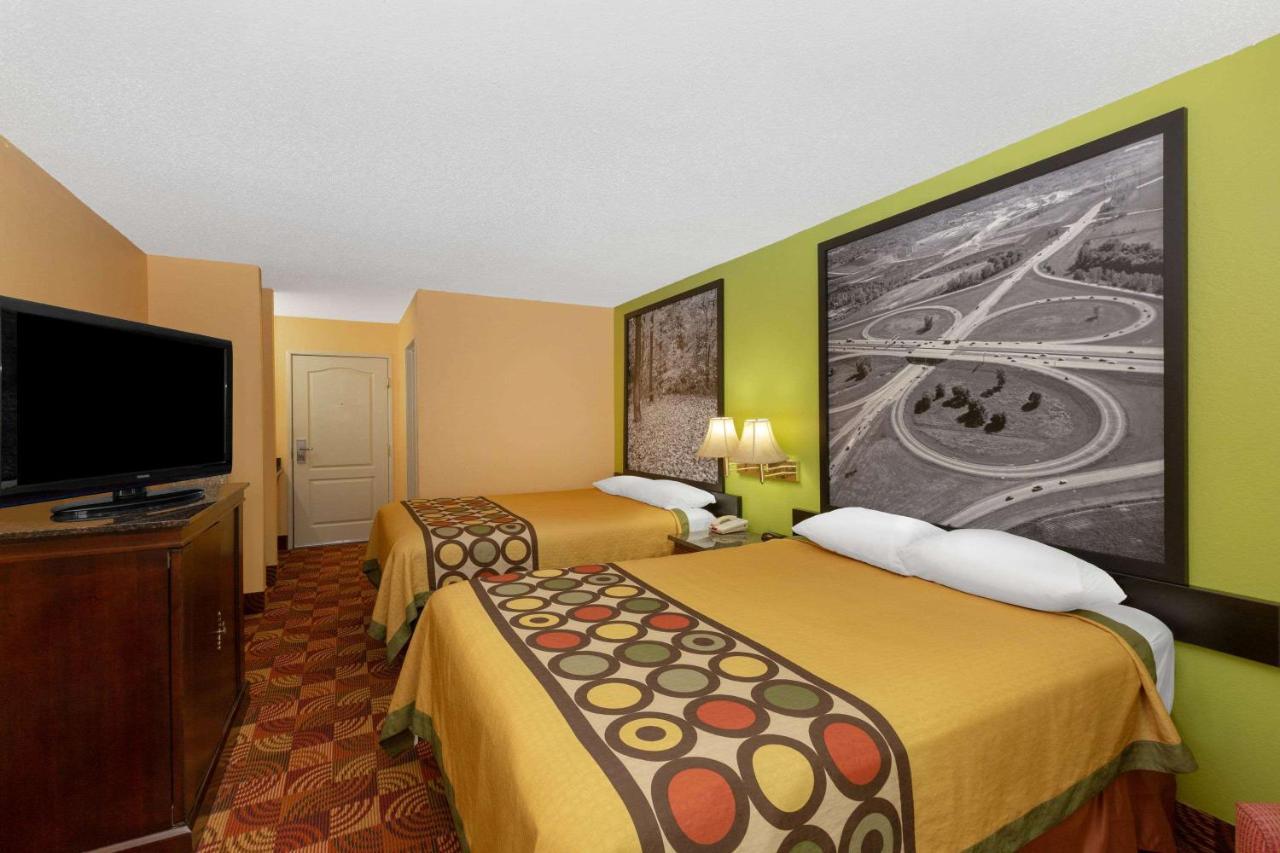 Super 8 By Wyndham Lake Of The Ozarks Eldon Exterior photo