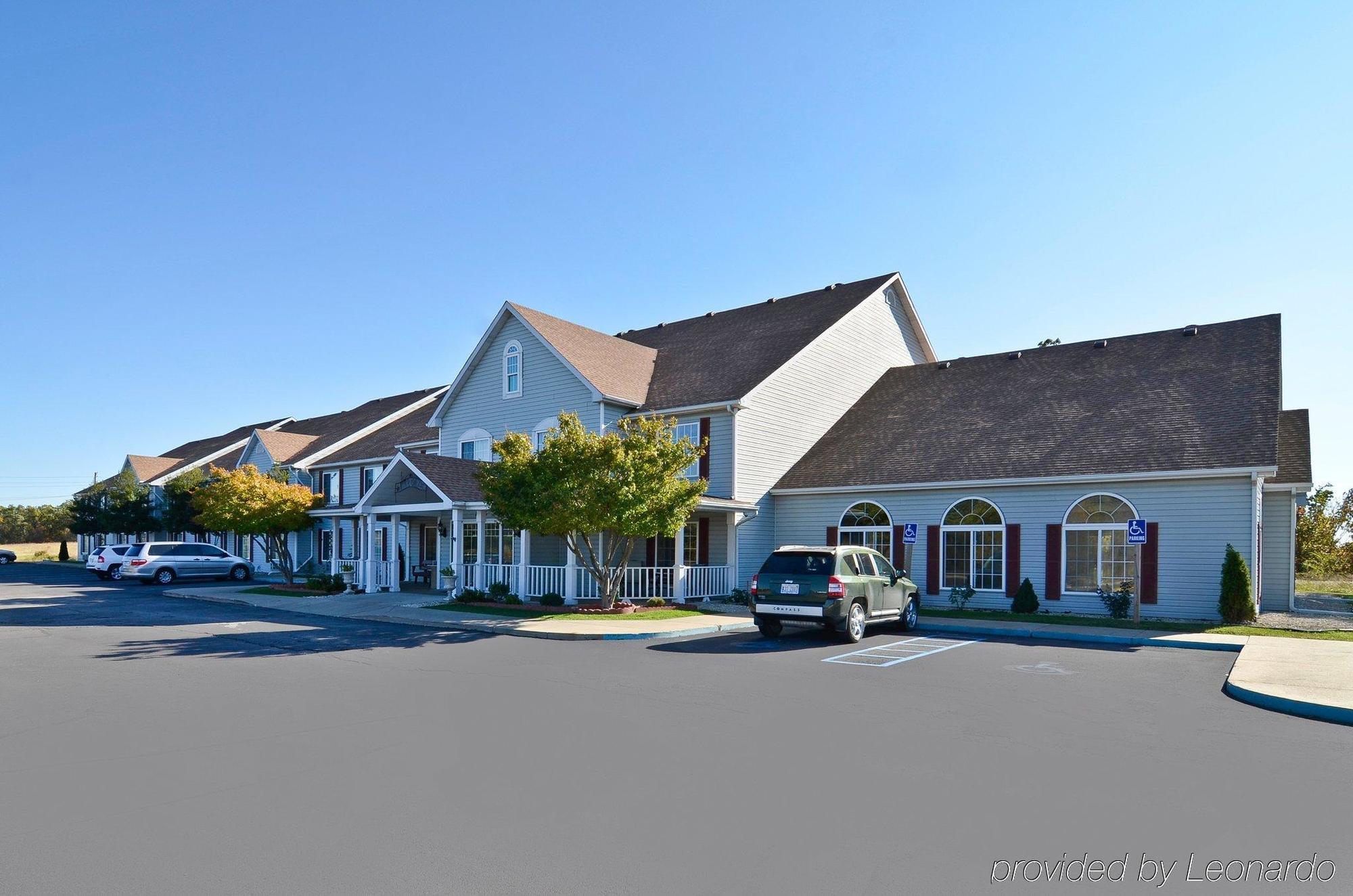 Super 8 By Wyndham Lake Of The Ozarks Eldon Exterior photo