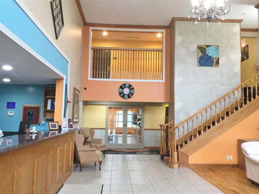 Super 8 By Wyndham Lake Of The Ozarks Eldon Interior photo